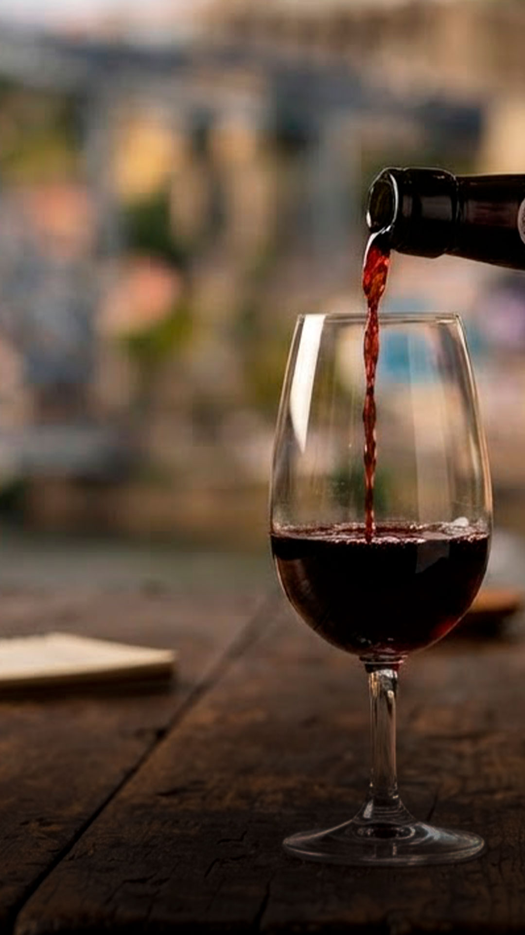 Como servir Vinho do Porto: temperatura, copo e decantação